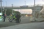 Dejan cilindros de gas en 2 puentes del área metropolitana de Barranquilla