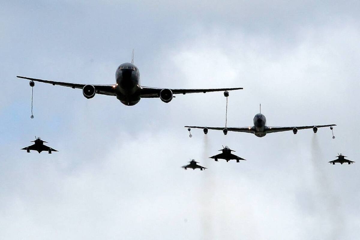 Aviones de abastecimiento y Kfir de la Fuerza Aérea Colombiana (FAC). // Foto: EFE
