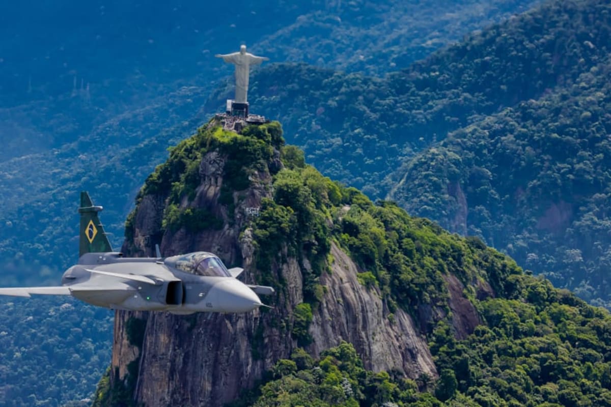 Gobierno Petro firmó millonario contrato para renovar flota de cazas Gripen