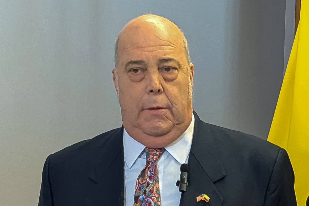 Embajador colombiano en Estados Unidos, Daniel García-Peña, durante una rueda de prensa en Washington (EE.UU.). EFE/ Eduard Ribas