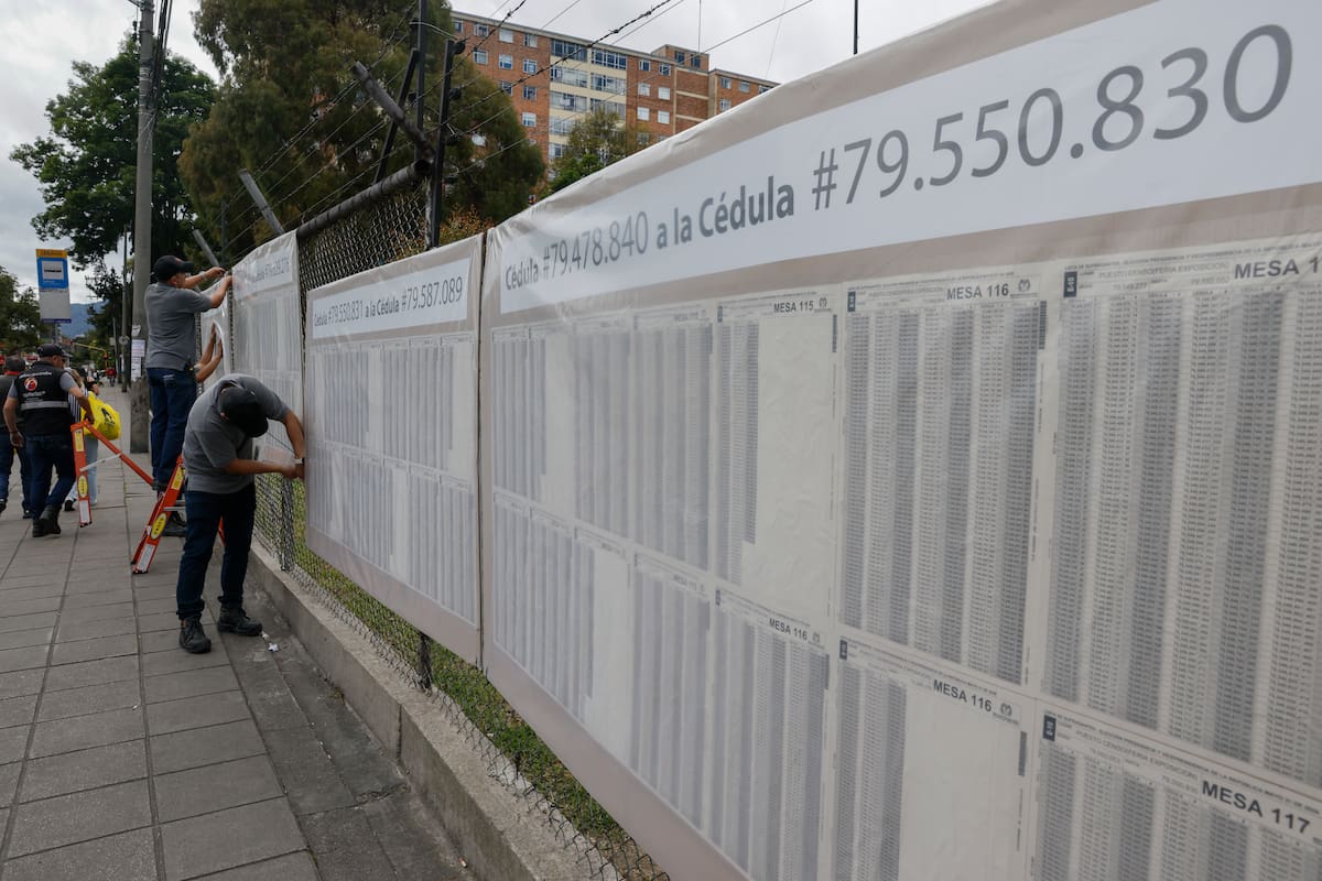 Incendio de embarcación electoral en Nechí marca la jornada presidencial
