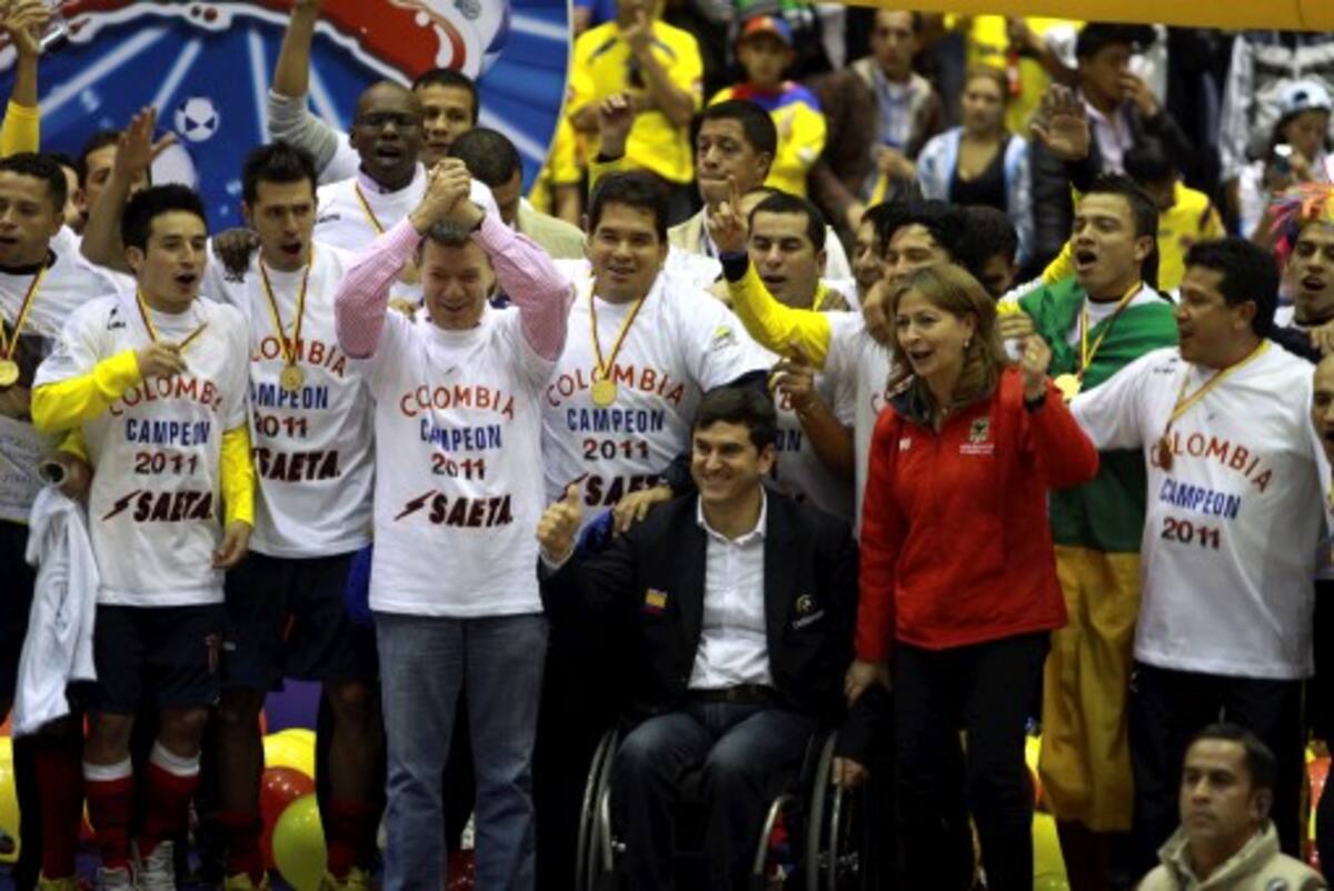 El presidente Santos acompañó siempre a la Selección Colombia de Futsalón. COLPRENSA
