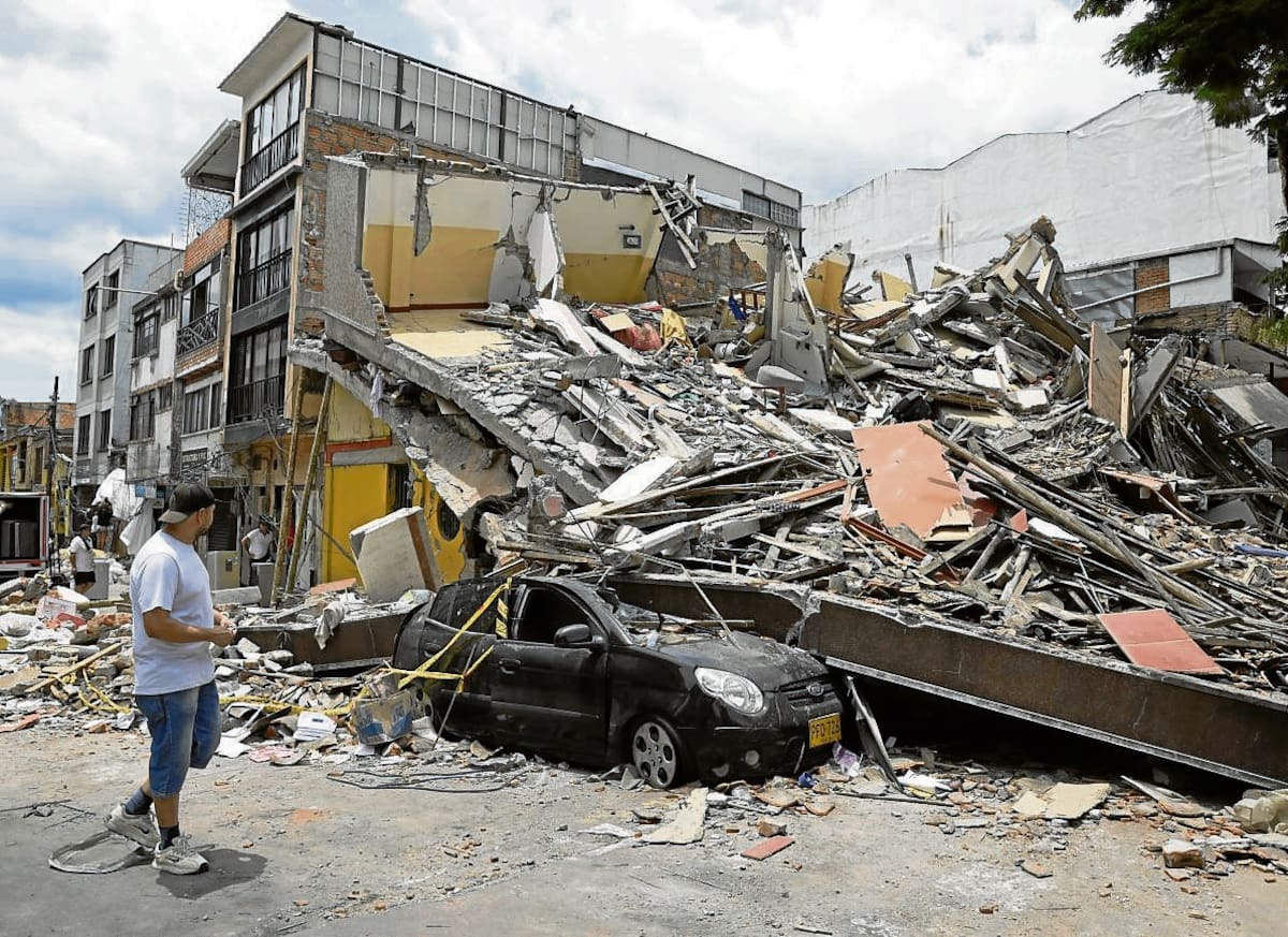 Colombia vive la crucial fase de la ‘ventana de vida’, las 72 horas posteriores a un desastre natural o accidente, en la que hay más probabilidades de rescatar a las personas que permanecen atrapadas. Foto: EFE.