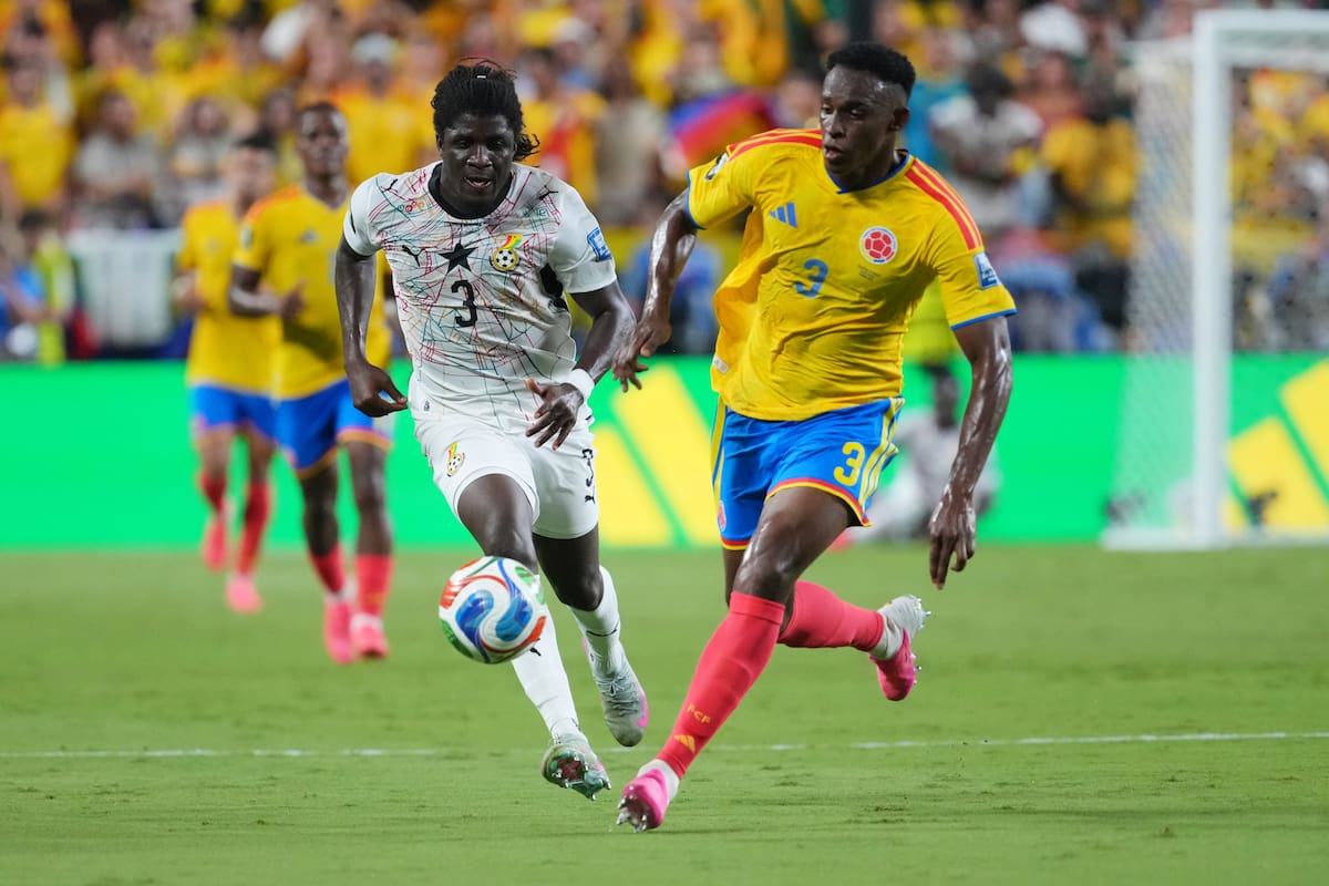 El defensor Jhon Lucumí (D) ha sido una de las grandes figuras de Colombia en lo que va del Mundial. //Foto, AP: Ed Zurga