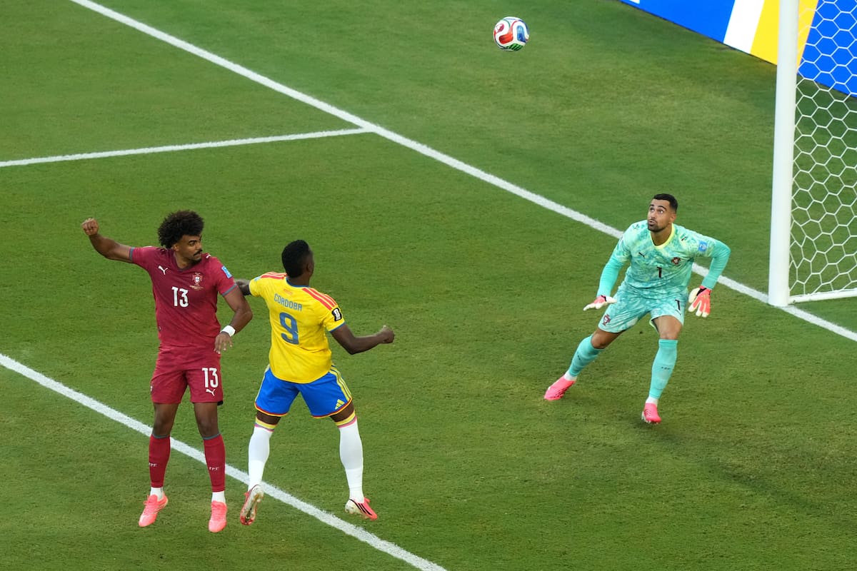 El colombiano Jhon Córdoba (9) tuvo la más clara de Colombia para marcar contra Portugal. //Foto, AP: Marta Lavandier