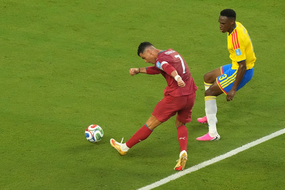 El portugués Cristiano Ronaldo ha intentado con remates de larga distancia. Camilo Vargas ha estado atento. //Foto, AP: Marta Lavandier