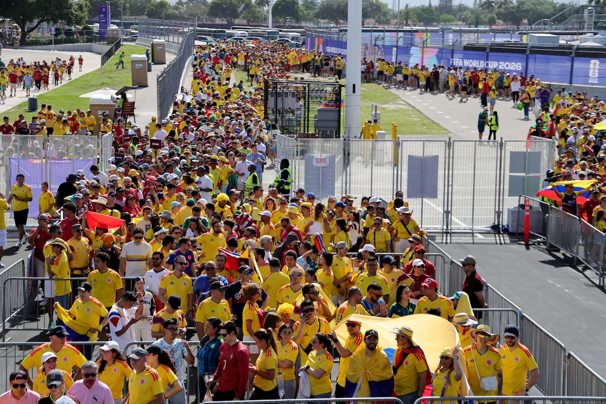 Miles de colombianos han llegado al Miami Stadium para el partido contra Portugal en el Mundial. //Foto, EFE: CRISTOBAL HERRERA-ULASHKEVICH