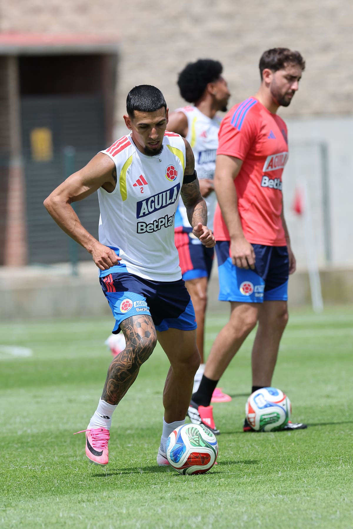 Los jugadores de la selección de Colombia durante el entrenamiento que ha realizado este viernes en Academia 'Aga' en Zapopan, Jalisco (México). //Foto, EFE: Alex Cruz.
