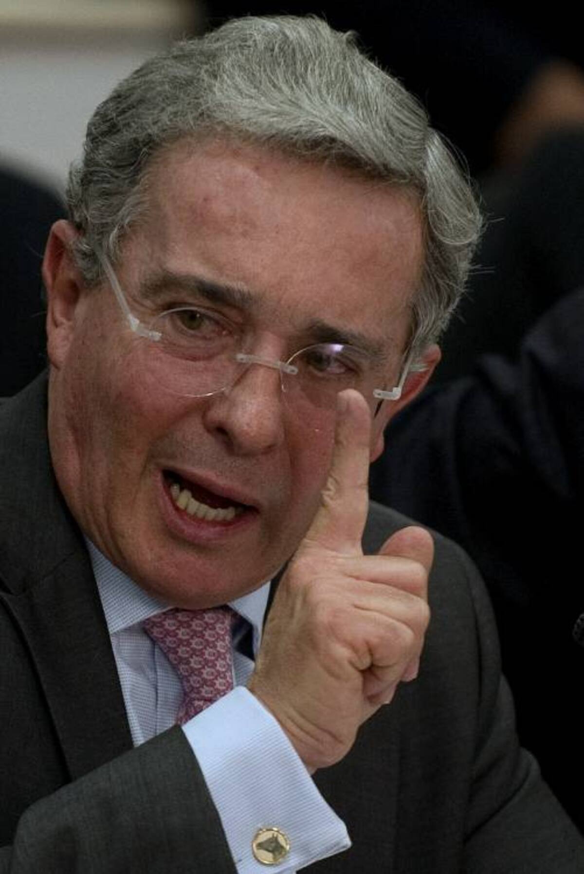 Uribe respondió al Santos decir que en el gobierno pasado hubo terrorismo “casi cada semana”. AFP EITAN ABRAMOVICH