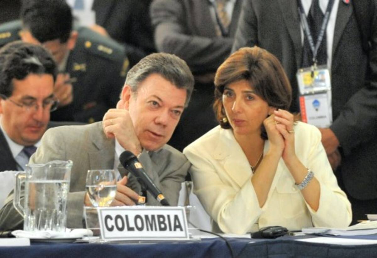 El presidente de Colombia, Juan Manuel Santos junto a la canciller, María Ángela Holguín, participaron junto a los gobernantes de Belice, Costa Rica, El Salvador, Guatemala, Honduras, Nicaragua, Panamá y México. AFP RODRIGO ARANGUA