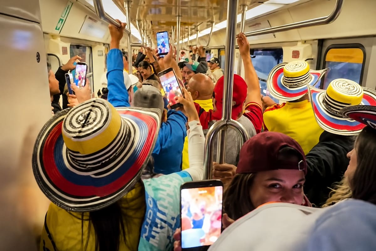 ‘El Santo Cachón’ se tomó el Metro de Ciudad de México: colombianos armaron parranda