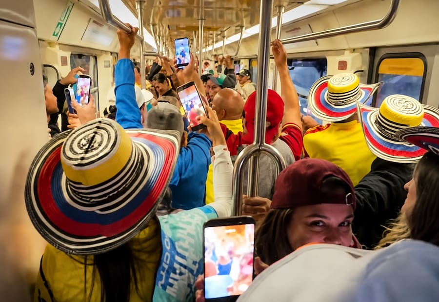 ‘El Santo Cachón’ se tomó el Metro de Ciudad de México: colombianos armaron parranda