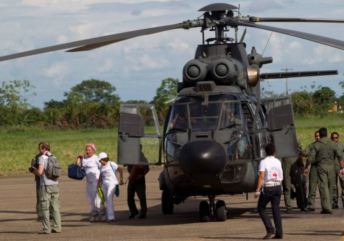 Córdoba acompañó el ingreso al país de los dos helicópteros de Brasil que participarán en la liberación de los 10 uniformados. AP Fernando Vergara