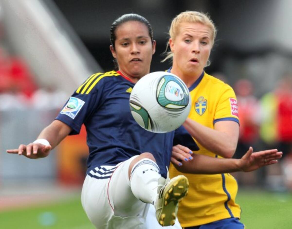 Las colombianas terminaron sucumbiendo ante la superioridad de su rival, para quien marcó Jessica Landstrom en el minuto 57. AP Michael Probst