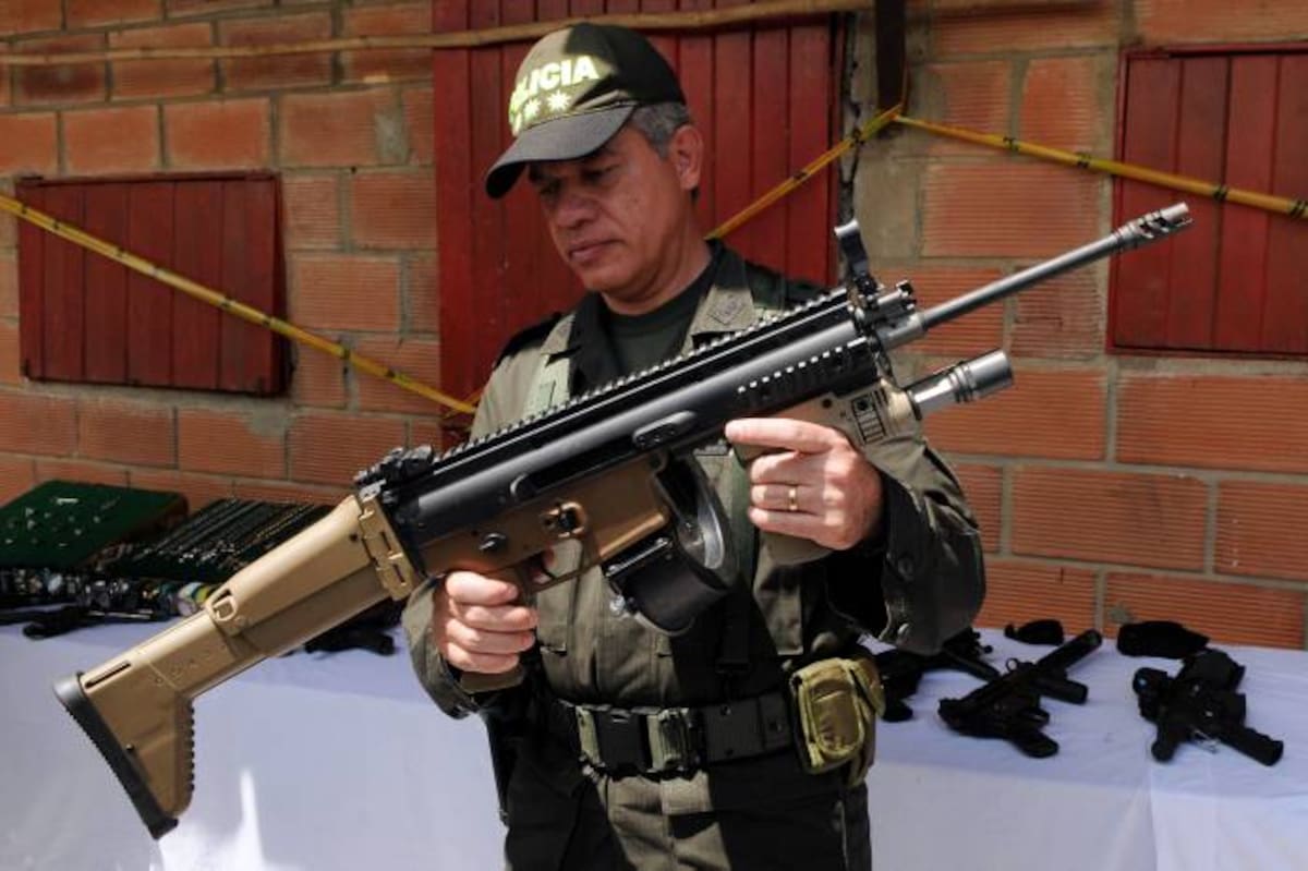 La Policía encontró 10 fusiles AK-47 calibre 7.62, y otros siete de última generación y calibre 5.56. Colprensa