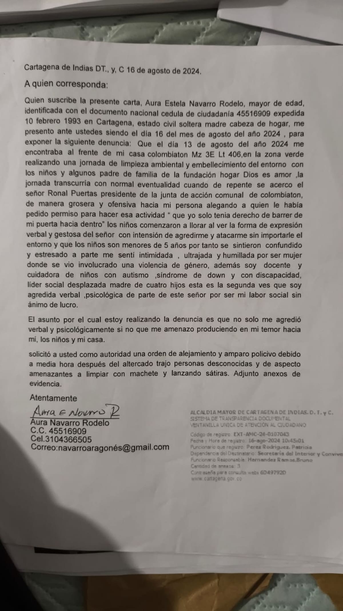 Una de las lideres del barrio Colombiatón, denunció al presidente de la JAC del barrio. // Foto: Cortesía - Aura Navarro.