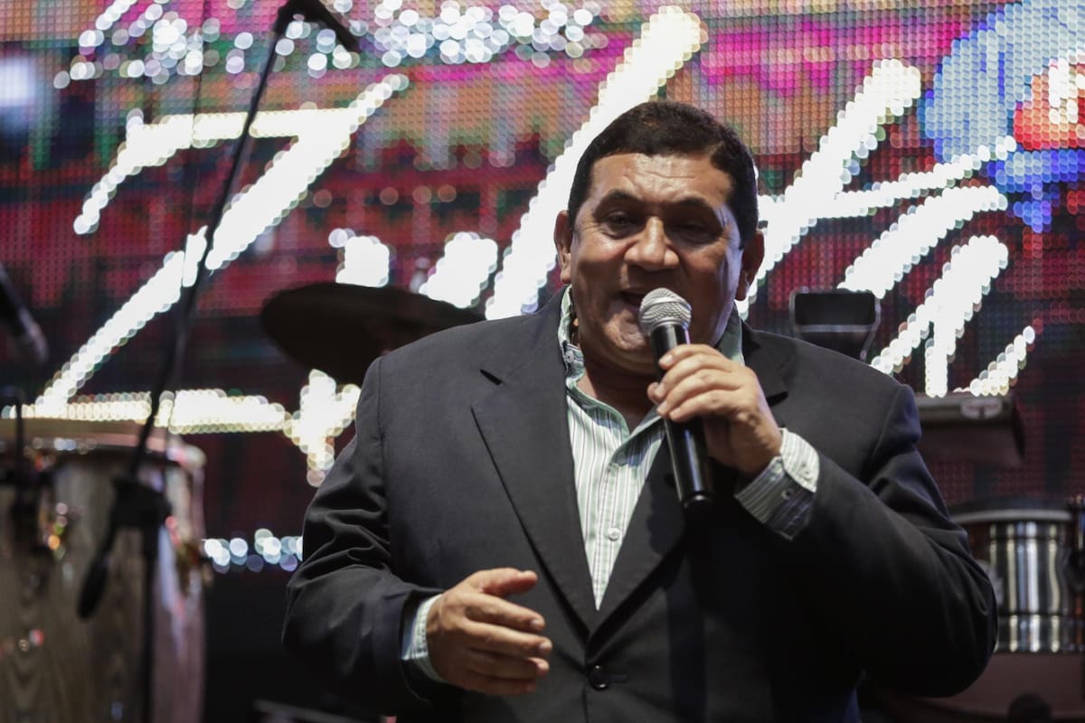 El cantante aplazó cuatro presentaciones en Estados Unidos para acompañar a su familia tras el grave accidente de su hijo.
Colprensa/VANGUARDIA