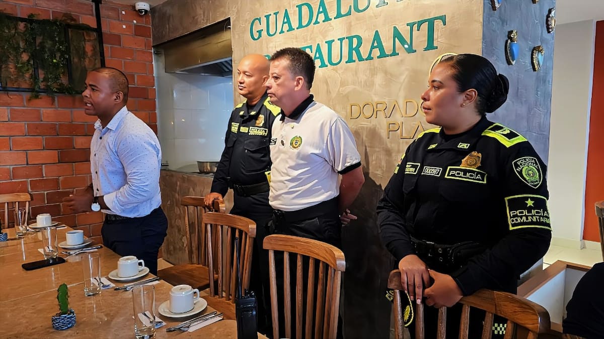 Comandante de la Policía Metropolitana de Cartagena fortalece el diálogo con los líderes comunales de la ciudad. // Cortesía - Policía Nacional