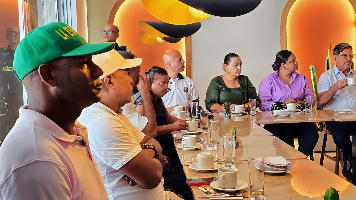 Comandante de la Policía Metropolitana de Cartagena fortalece el diálogo con los líderes comunales de la ciudad. // Cortesía - Policía Nacional