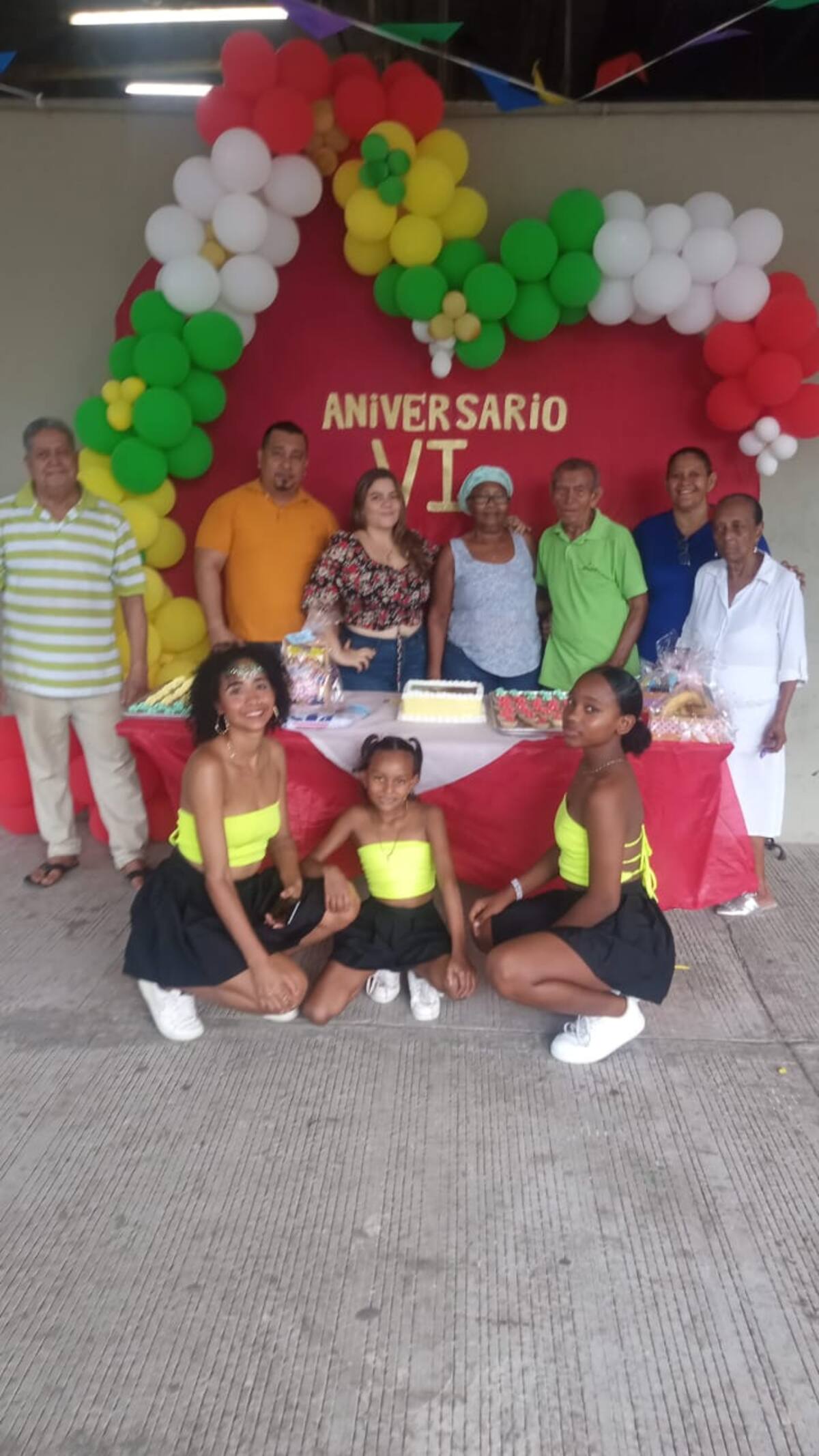 Comerciantes celebran seis años de la reapertura del Mercado Santa Rita. // Foto: cortesía