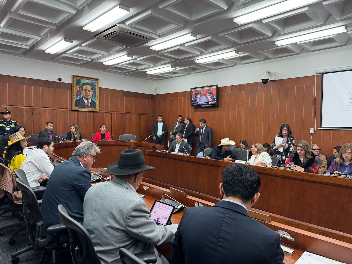 Comisión Séptima del Senado inicia discusión del proyecto de reforma a la salud con participación de todos los partidos.
