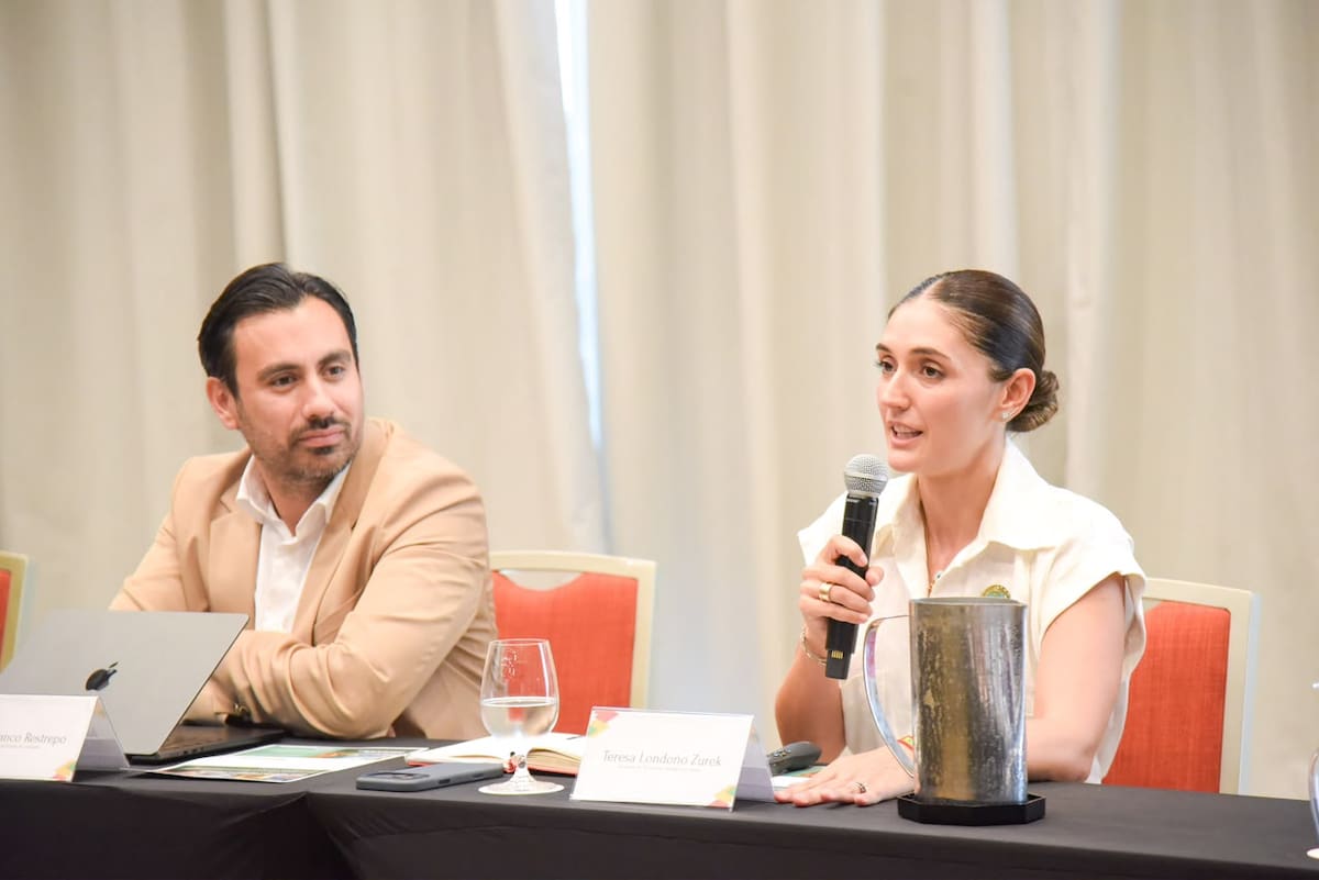 El viceministro de Turismo, Julián Franco; y la secretaria de Turismo de Cartagena, Teremar Londoño. // Cortesía - Alcaldía