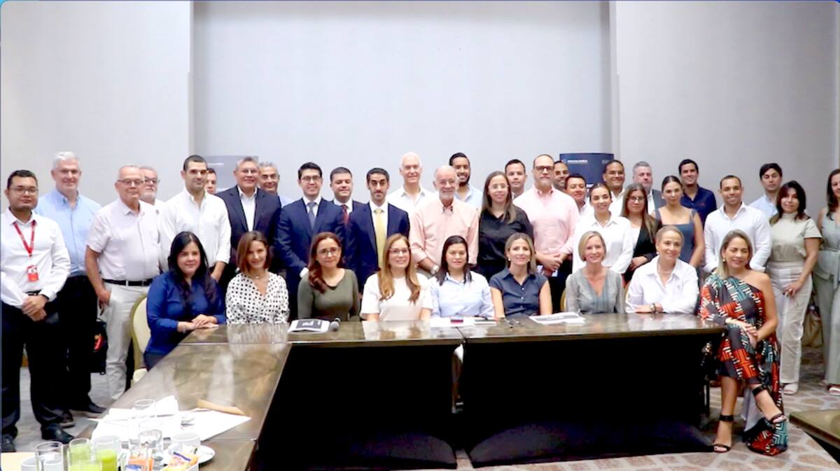 Comitiva de la Gobernación del Atlántico y de Emiratos Árabes Unidos, durante el encuentro realizado en Barranquilla.//Cortesía.