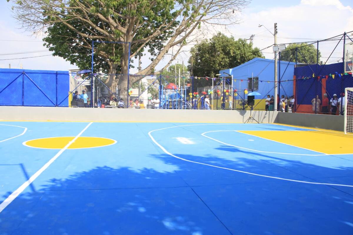 Gobernación de Bolívar entregó cancha multifuncional y parque en Rosedal – María Cano. // Foto: Julio Castaño.