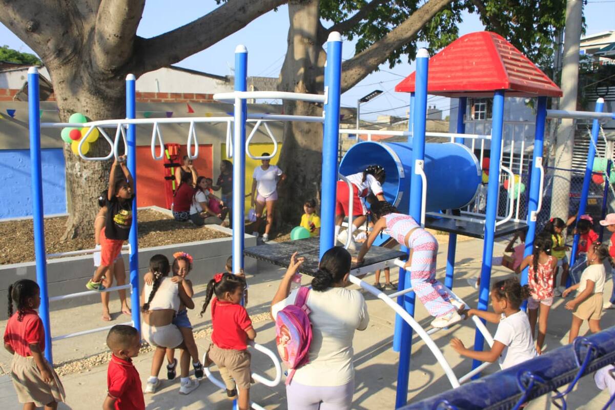 Gobernación de Bolívar entregó cancha multifuncional y parque en Rosedal – María Cano. // Foto: Julio Castaño.
