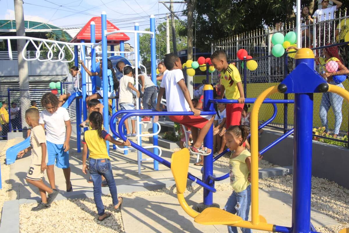Gobernación de Bolívar entregó cancha multifuncional y parque en Rosedal – María Cano. // Foto: Julio Castaño.