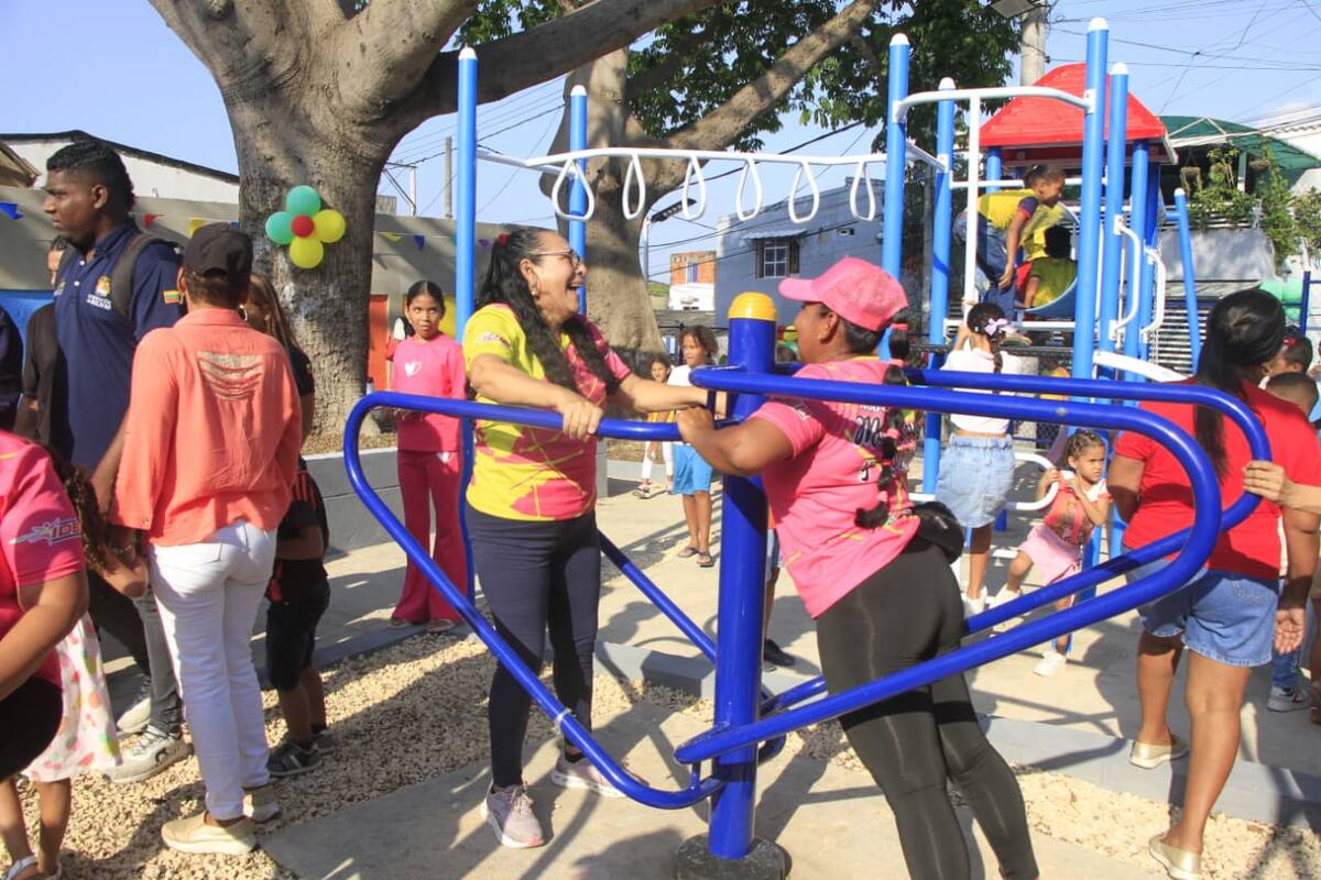 Gobernación de Bolívar entregó cancha multifuncional y parque en Rosedal – María Cano. // Foto: Julio Castaño.