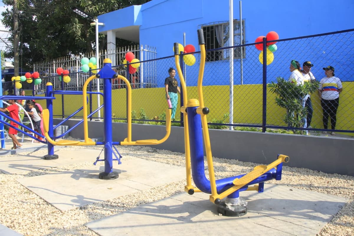 Gobernación de Bolívar entregó cancha multifuncional y parque en Rosedal – María Cano. // Foto: Julio Castaño.