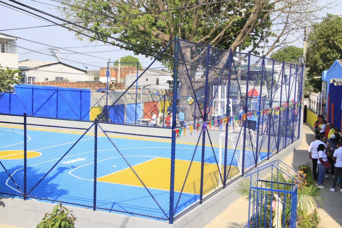 Gobernación de Bolívar entregó cancha multifuncional y parque en Rosedal – María Cano. // Foto: Julio Castaño.