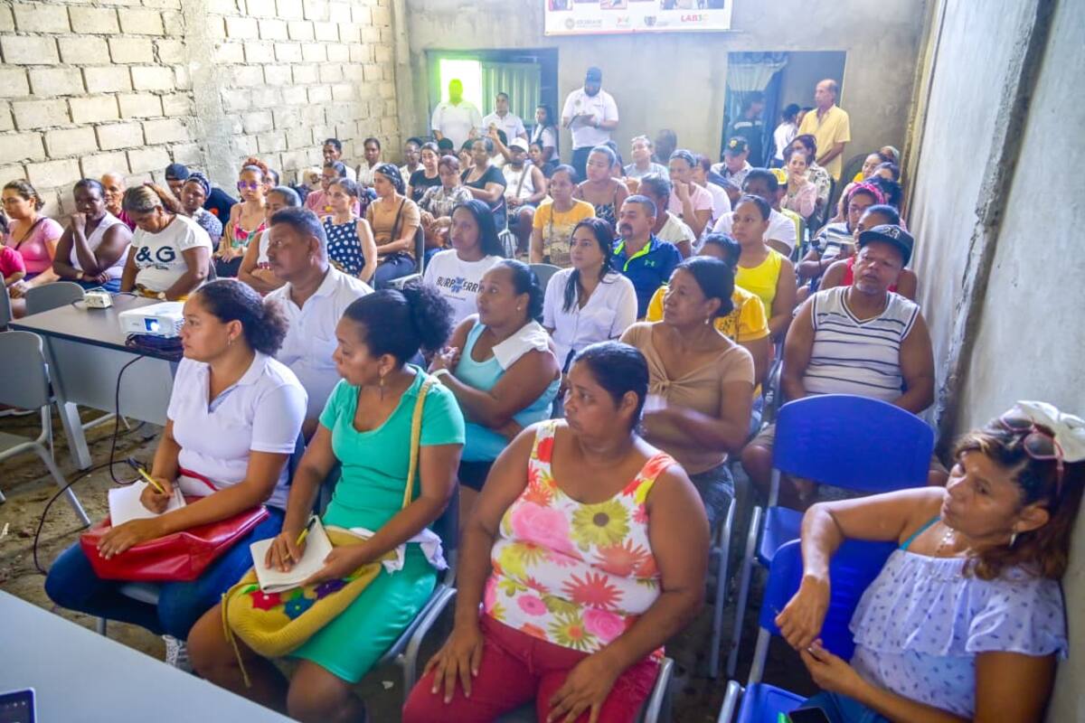 Comunidad presente en el proceso de socialización. // Foto: cortesía.