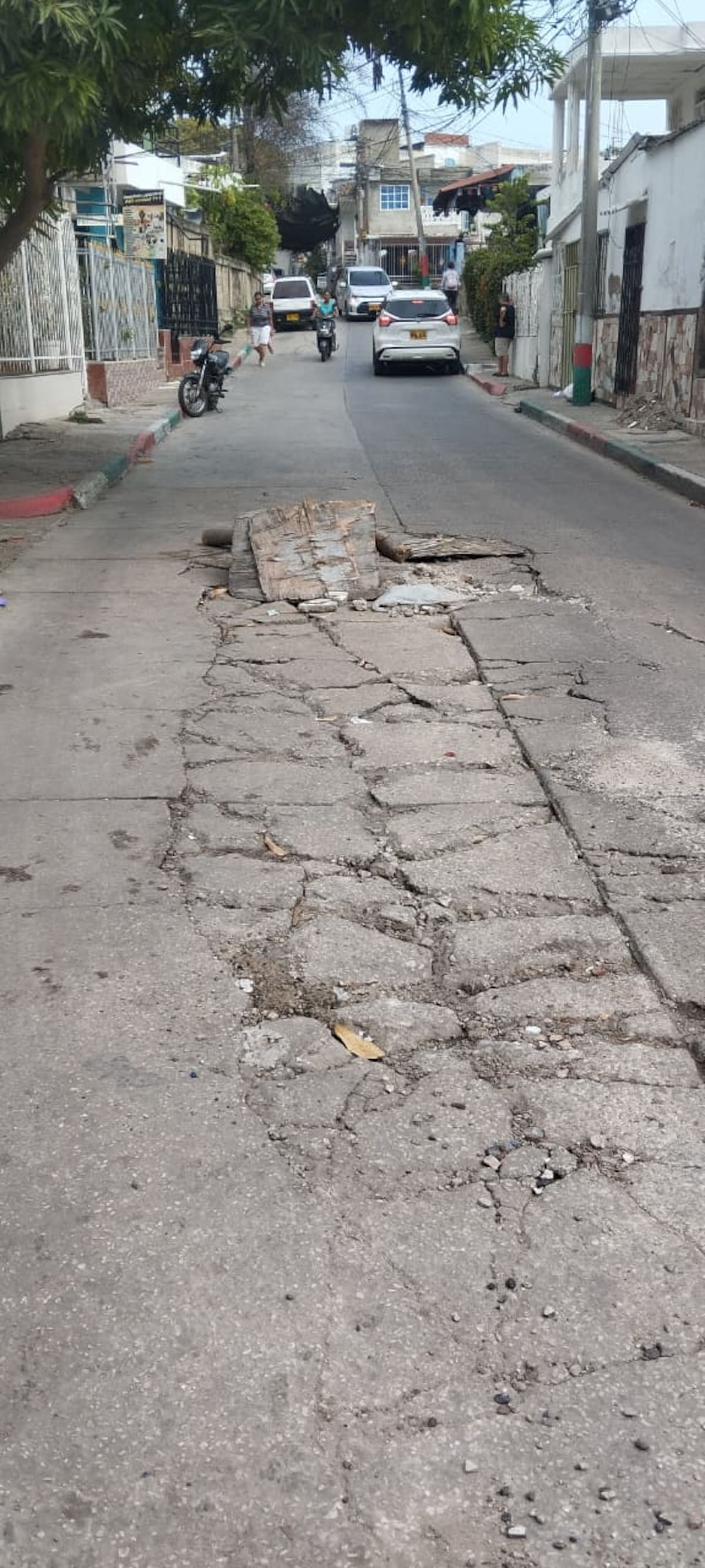 Denuncian deterioro de una calle en Zaragocilla. // Foto: Óscar Díaz Acosta - El Universal