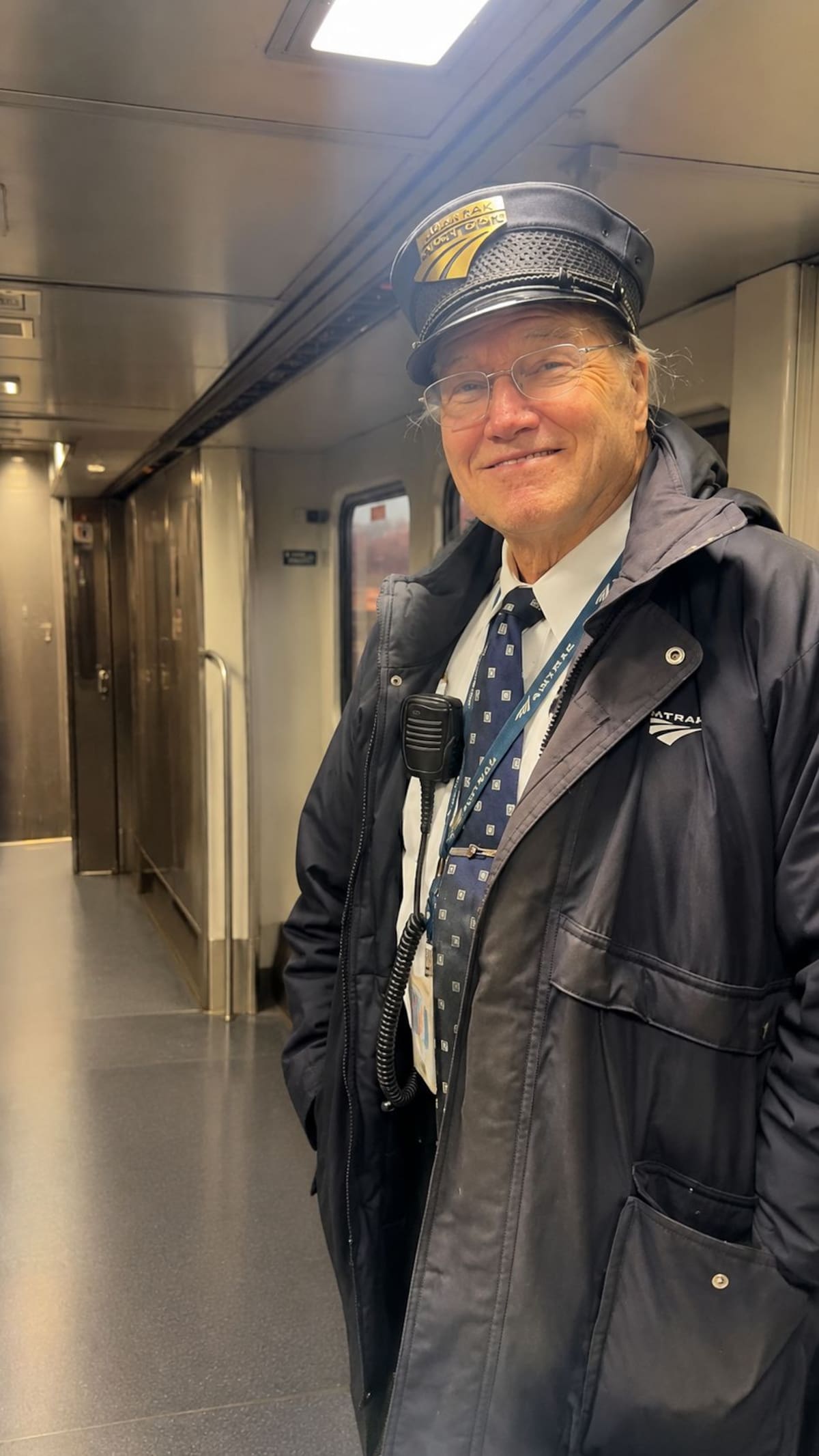 Con 86 años, el capitán Smith sigue como el conductor y primer oficial de esta ruta mítica y histórica de los Estados Unidos. // cortesía: George Barva