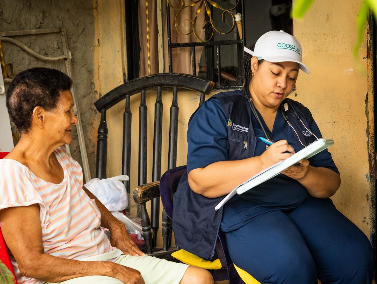 Con el programa ‘Bienestar a tu puerta’, Coosalud lleva atención médica casa a casa en Bolívar,