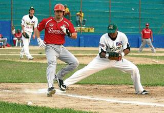 Los Brujos de Tuxtlas hechizan a Toros, 6-5
