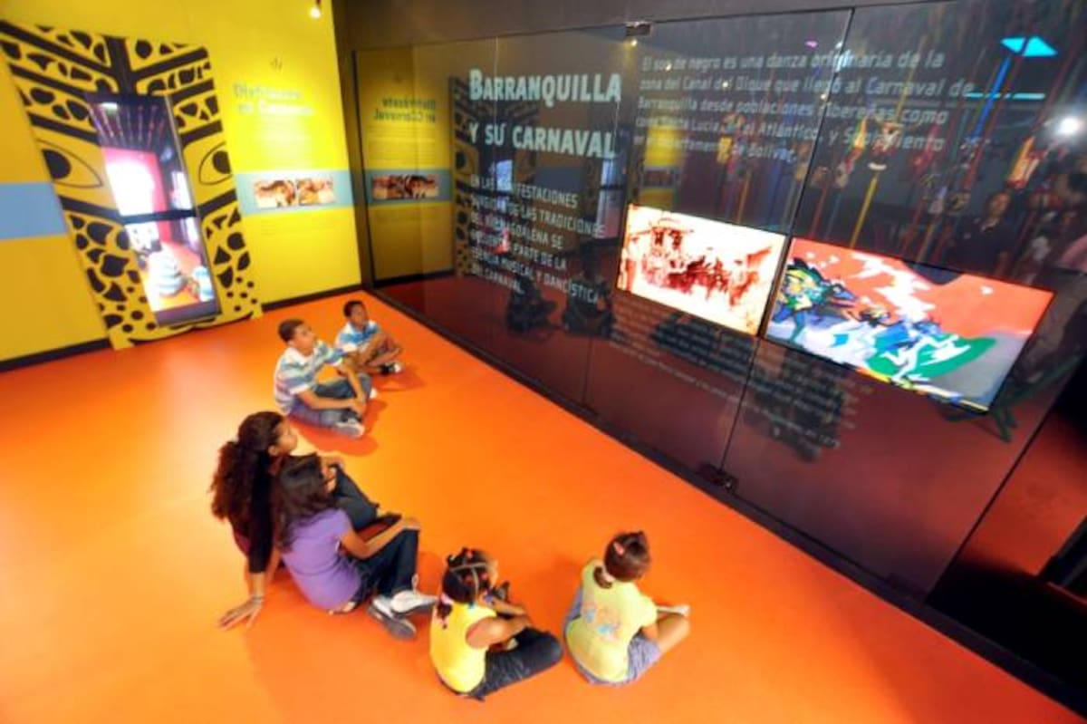 Carnaval al Aula es un proceso de formación musical para niños a partir del conocimiento, la práctica, el disfrute y la reflexión de las manifestaciones tradicionales de la cultura popular del Caribe colombiano.