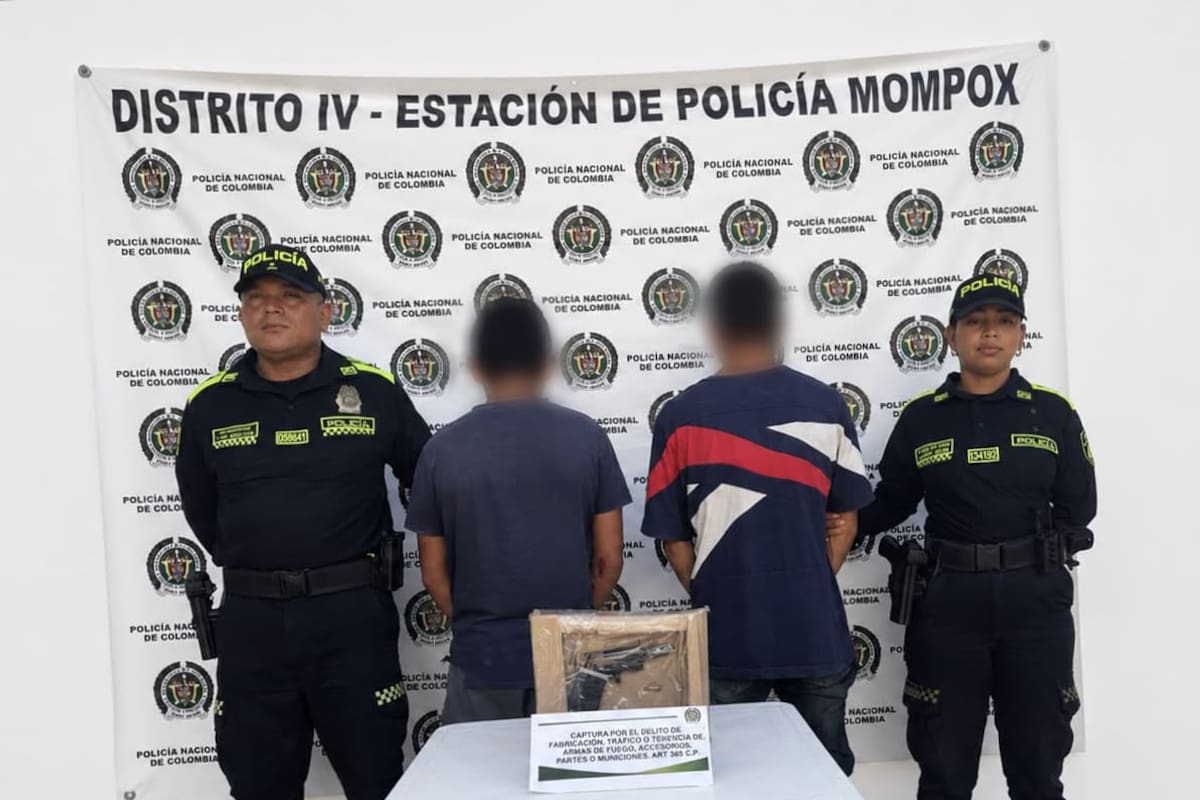 Con un cartucho listo para disparar: capturan a dos hombres armados en Mompox