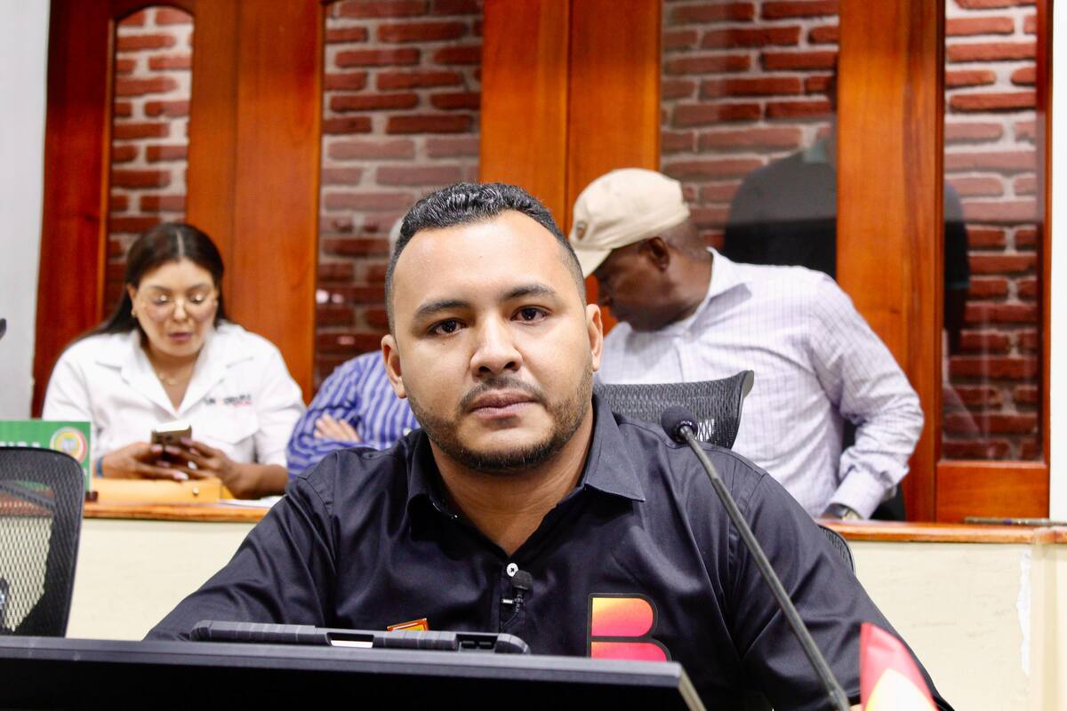 Bejarano critica baja ejecución de metas en el Ider, mientras Turbay responde con cifras.
