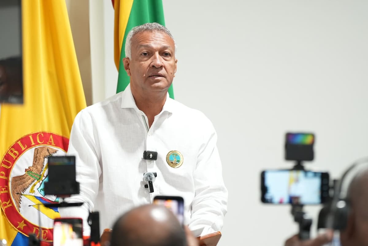 El secretario de Educación Distrital, Alberto Martínez Monterrosa, estuvo en la instalación del primer periodo de sesiones extraordinarias en el Concejo, e representación del alcalde Dumek Turbay. // Foto: Cortesía - Alcaldía de Cartagena.