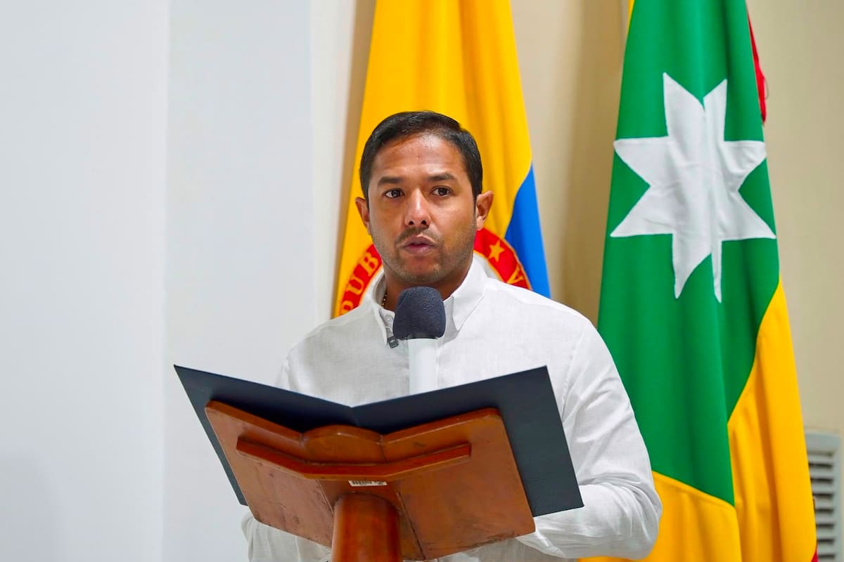 El secretario del Interior y Convivencia Ciudadana, Daniel Vargas Díaz, en representación de la Alcaldía de Cartagena, agradeció al Concejo por el estudio y aprobación de iniciativas orientadas al desarrollo de Cartagena. // Foto: Cortesía - Concejo de Cartagena.