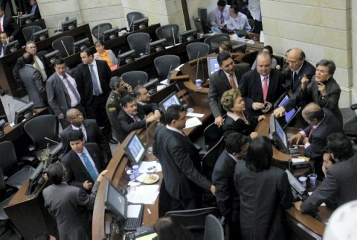 CONGRESISTAS DE OPOSICÓN Y DE LA BANCADA URIBISTAS TAMBIÉN FUERON PROTAGONISTAS DE LAS DISCUCIONES EN EL CONGRESO DE LA REPUBLICA.