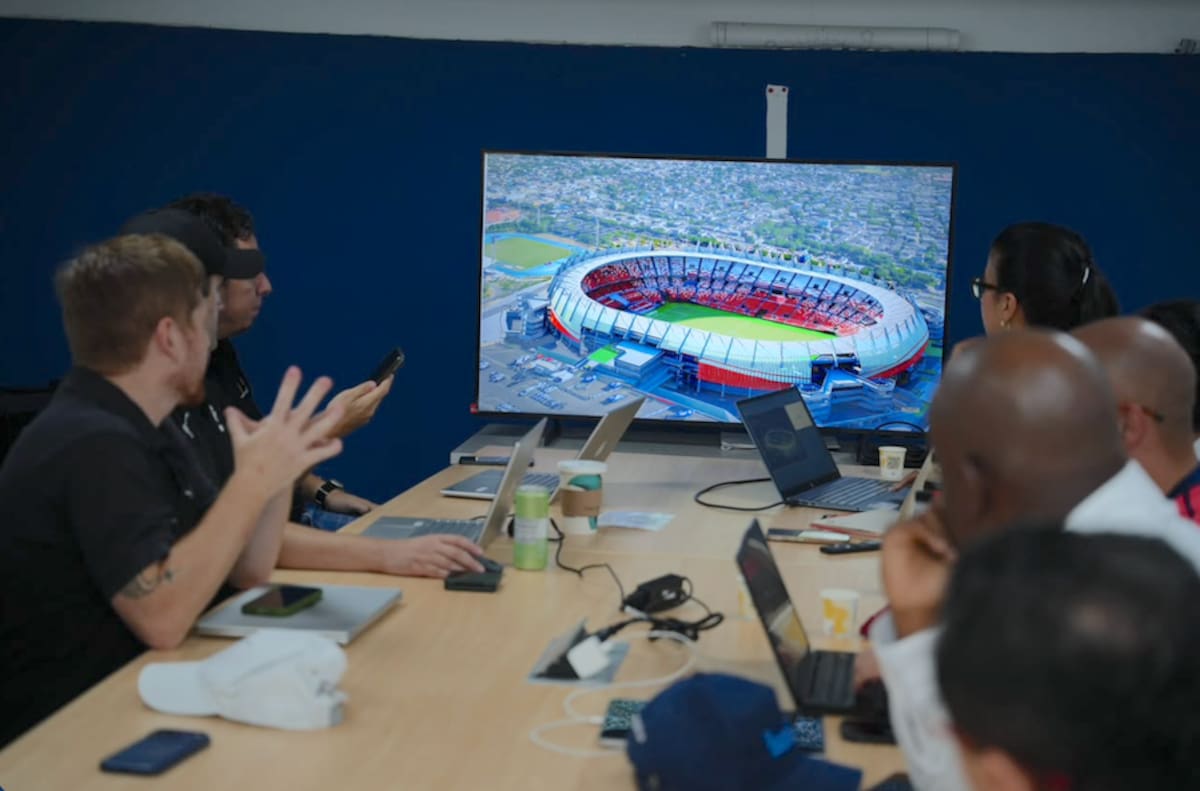 Miembros de la Conmebol, Federación Colombiana de Fútbol y el Distrito evaluaron los avances de las obras del Estadio Metropolitano Roberto Meléndez.//Cortesía Alcaldía de Barranquilla.