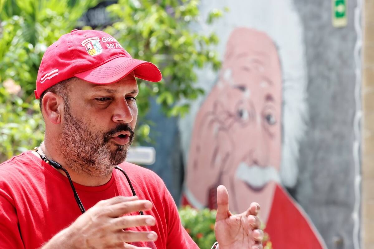 El consejero para la Educación Superior de la Gobernación del Atlántico, Julio Mejía, está ayudando a los alcaldes a reclutar jóvenes para que estudien carreras gratis en la universidad UIB.//Cortesía.