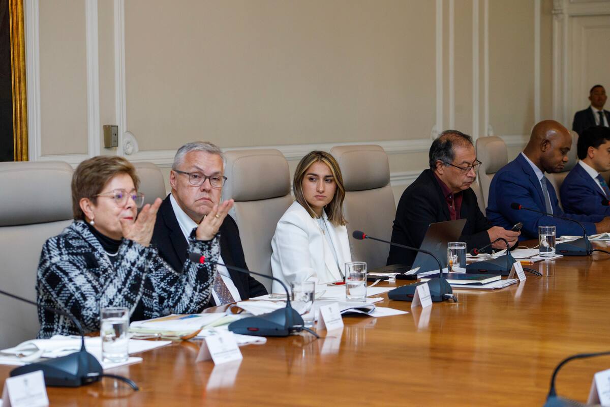 En medio de rumores de remezón ministerial de Petro, hoy hay Consejo de ministros