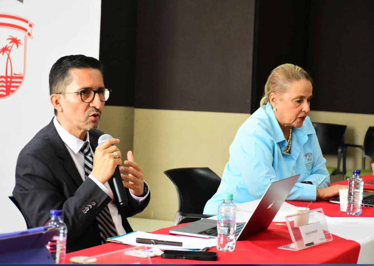 El viceministro de Talento y Apropiación Social del Conocimiento del Minciencias, César Guerrero, y la secretaria de Planeación del Atlántico, Cecilia Arango.//Cortesía PGDA.