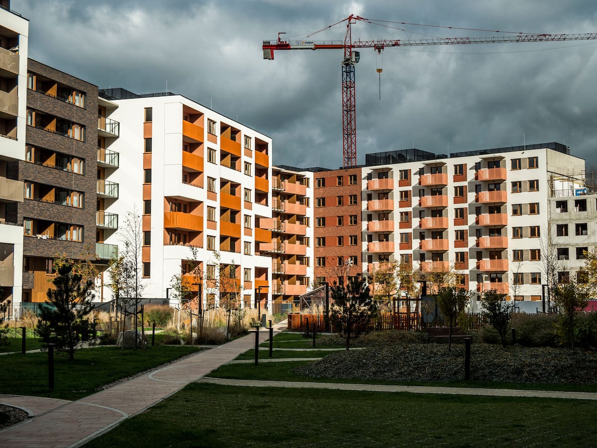 La compra de apartamentos sobre planos puede representar una alternativa para quienes buscan adquirir vivienda nueva en Cartagena. // Foto: Pexels.