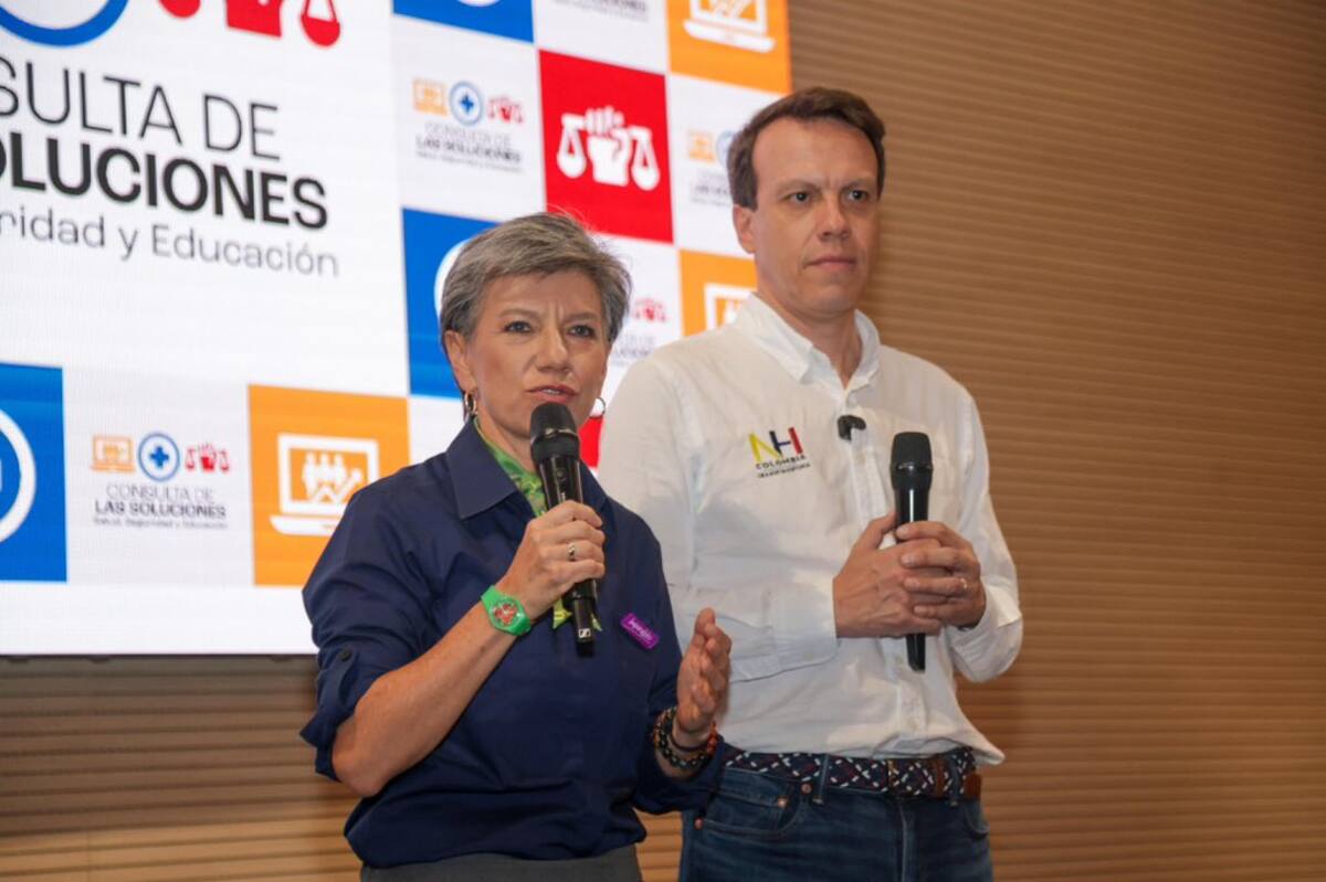 Claudia López y Leonardo Huerta inscribieron "La Consulta de Las Soluciones". // Foto: Cortesía - Equipo de campaña de Claudia López y Leonardo Huerta.